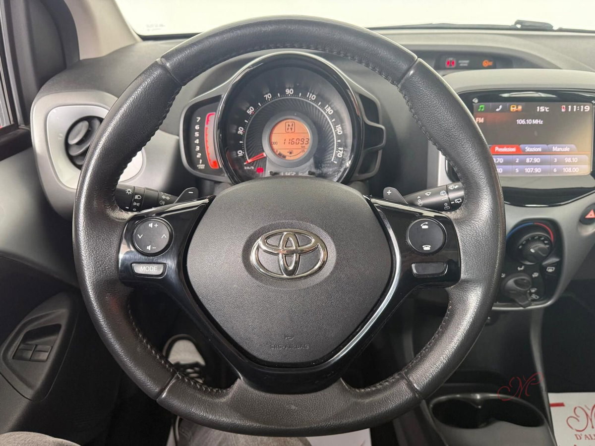 Toyota Aygo 1.0 VVT-i 72 CV 5 porte x-cool MMT (12)