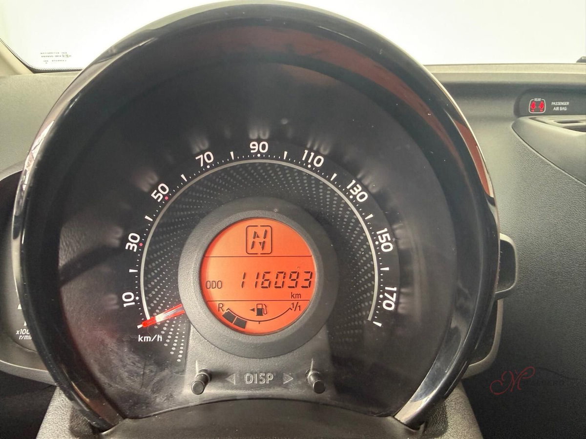 Toyota Aygo 1.0 VVT-i 72 CV 5 porte x-cool MMT (13)