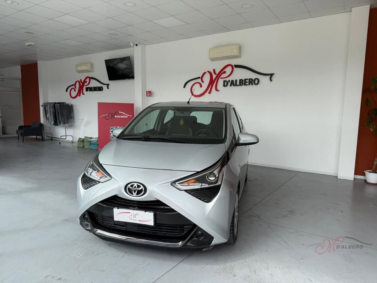 Toyota Aygo 1.0 VVT-i 72 CV 5 porte x-cool MMT (3)