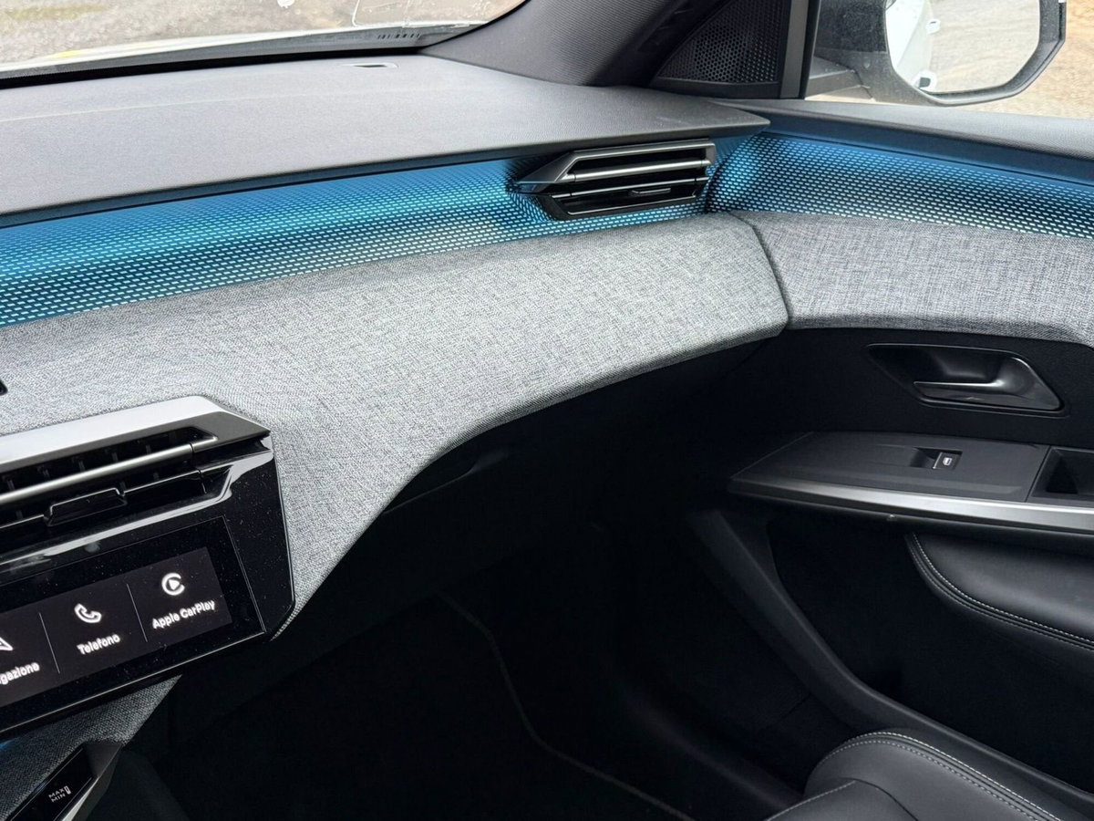 Peugeot 3008 1.2 hybrid GT 145cv e-dcs6 (18)