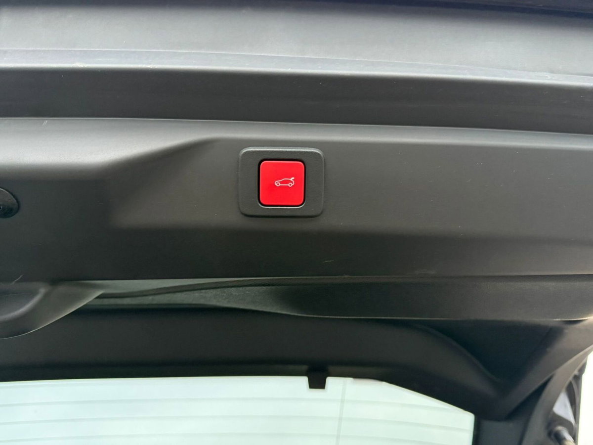 Peugeot 3008 1.2 hybrid GT 145cv e-dcs6 (8)