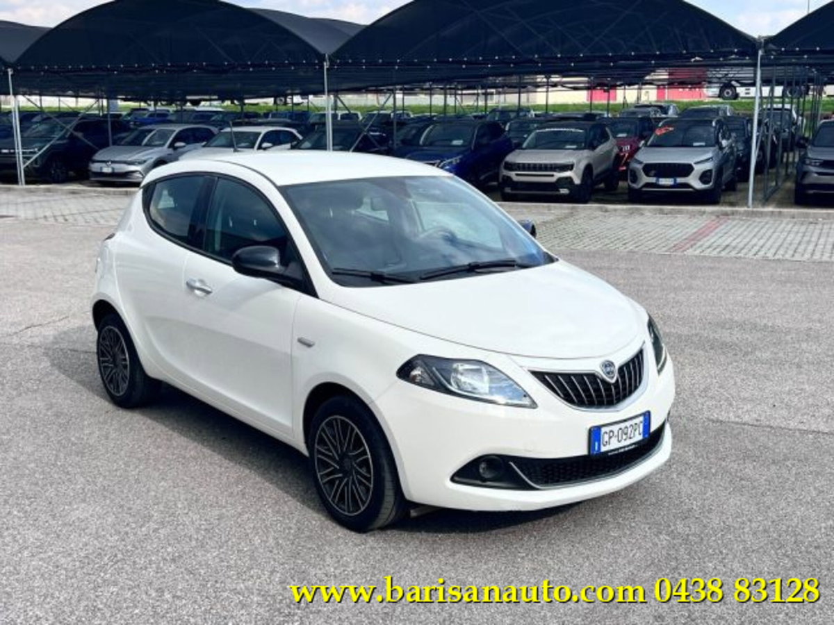 Lancia Ypsilon 1.0 FireFly 5 porte S&S Hybrid Gold Plus (2)