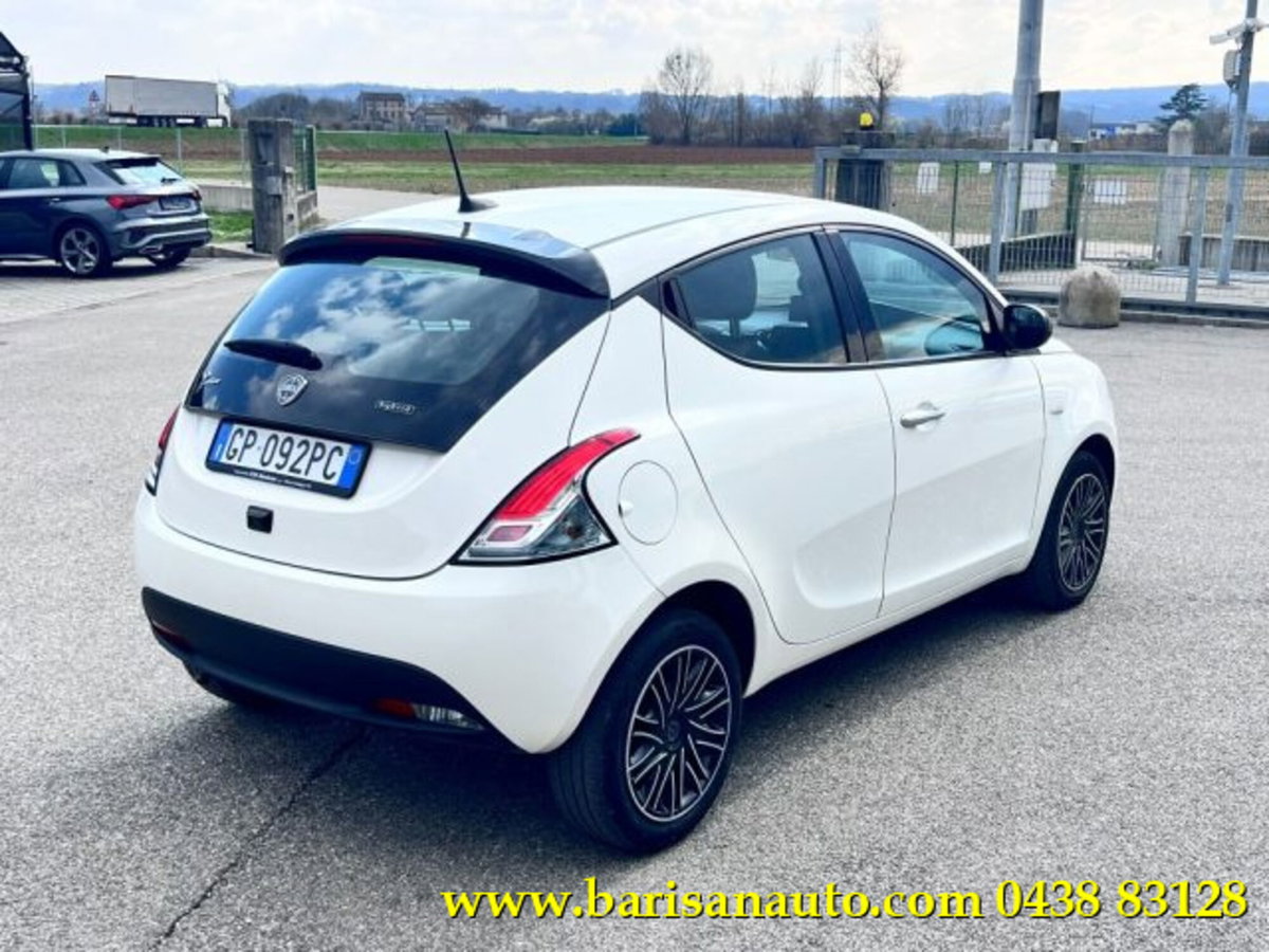 Lancia Ypsilon 1.0 FireFly 5 porte S&S Hybrid Gold Plus (3)