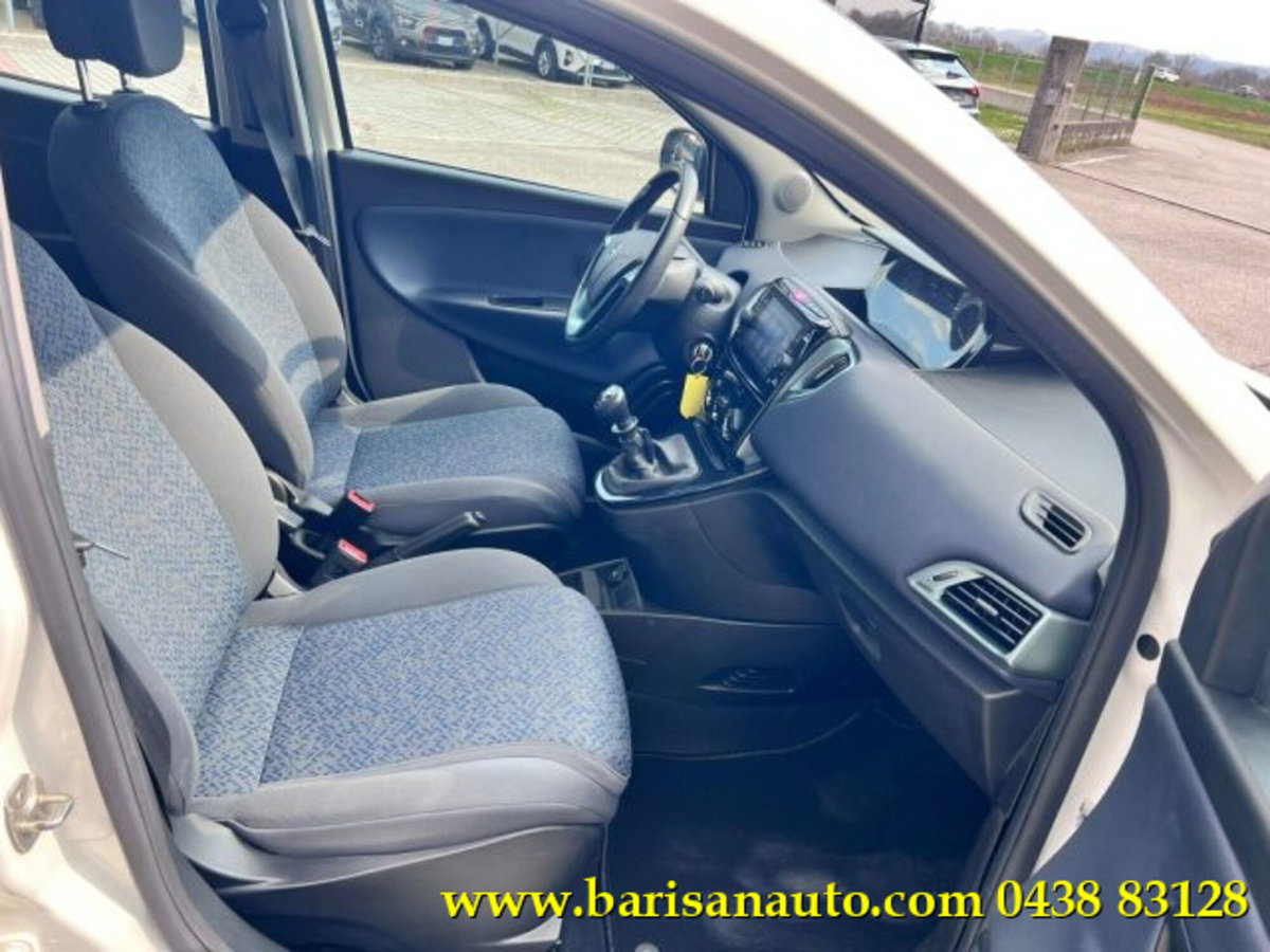 Lancia Ypsilon 1.0 FireFly 5 porte S&S Hybrid Gold Plus (6)