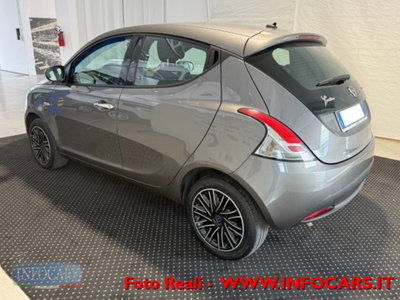 Lancia Ypsilon 1.0 FireFly 5 porte S&S Hybrid Silver Plus (2)