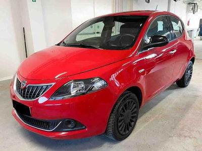 Lancia Ypsilon 1.0 FireFly 5 porte S&S Hybrid Ecochic Silver usata