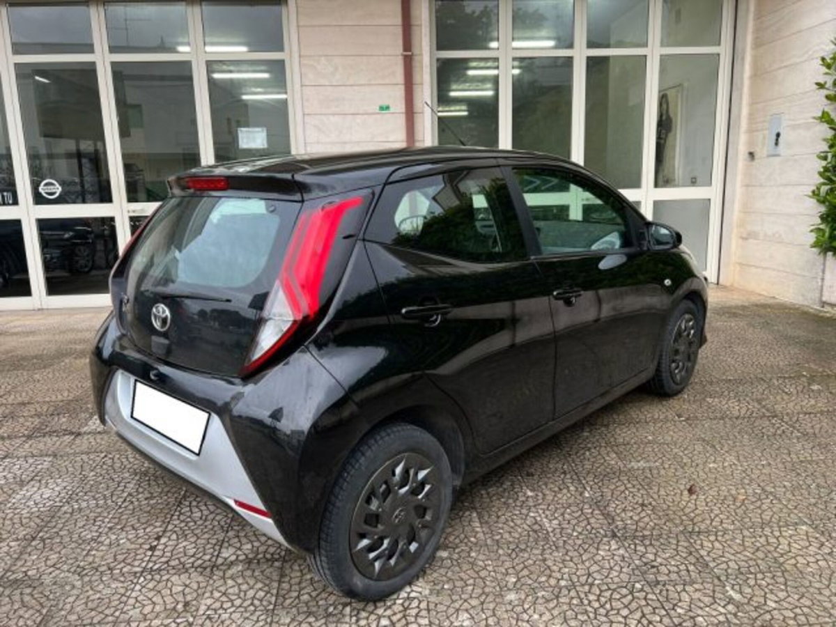 Toyota Aygo Connect 1.0 VVT-i 72 CV 5 porte x-music MMT (10)