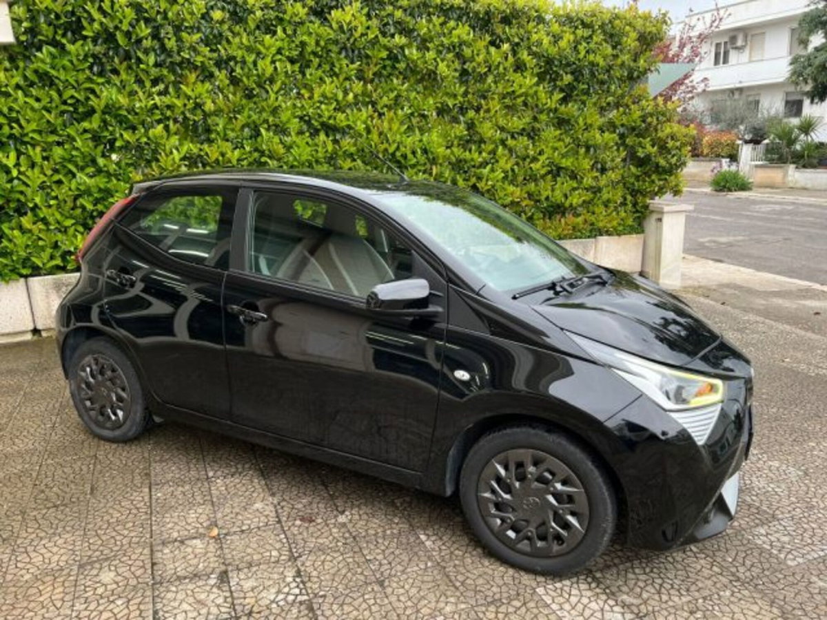Toyota Aygo Connect 1.0 VVT-i 72 CV 5 porte x-music MMT (4)