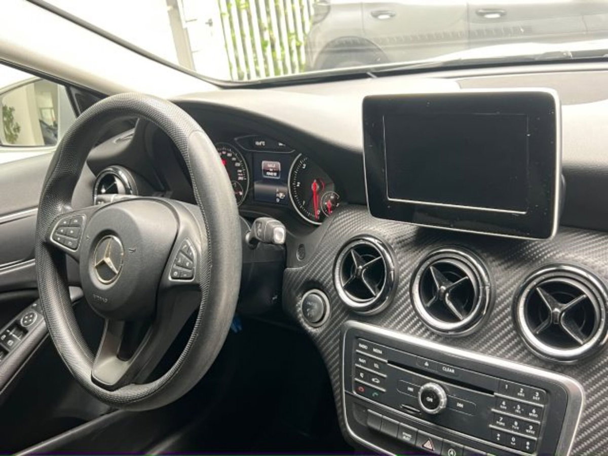 Mercedes-Benz GLA SUV 180 d Business (10)