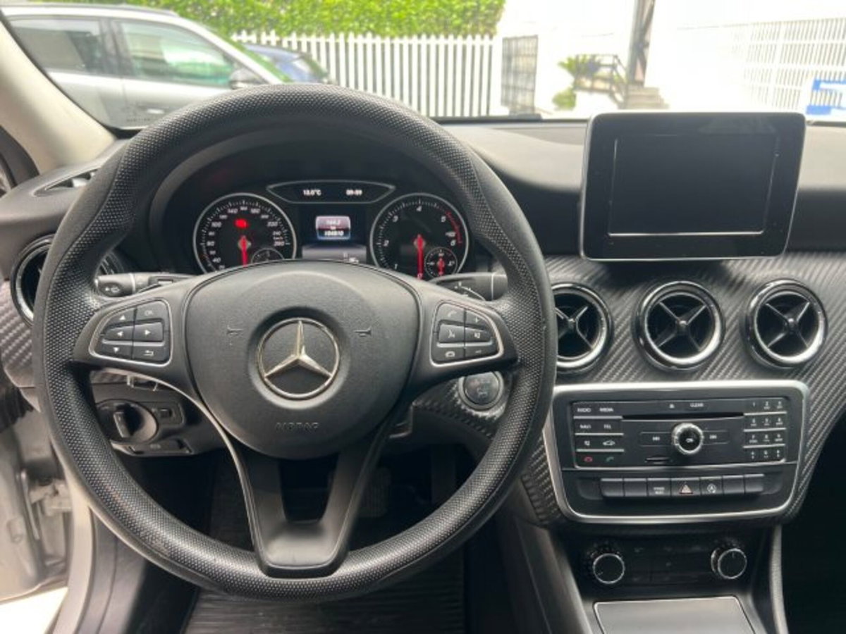 Mercedes-Benz GLA SUV 180 d Business (11)
