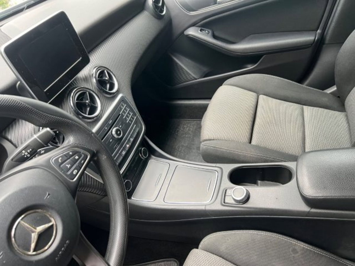 Mercedes-Benz GLA SUV 180 d Business (12)