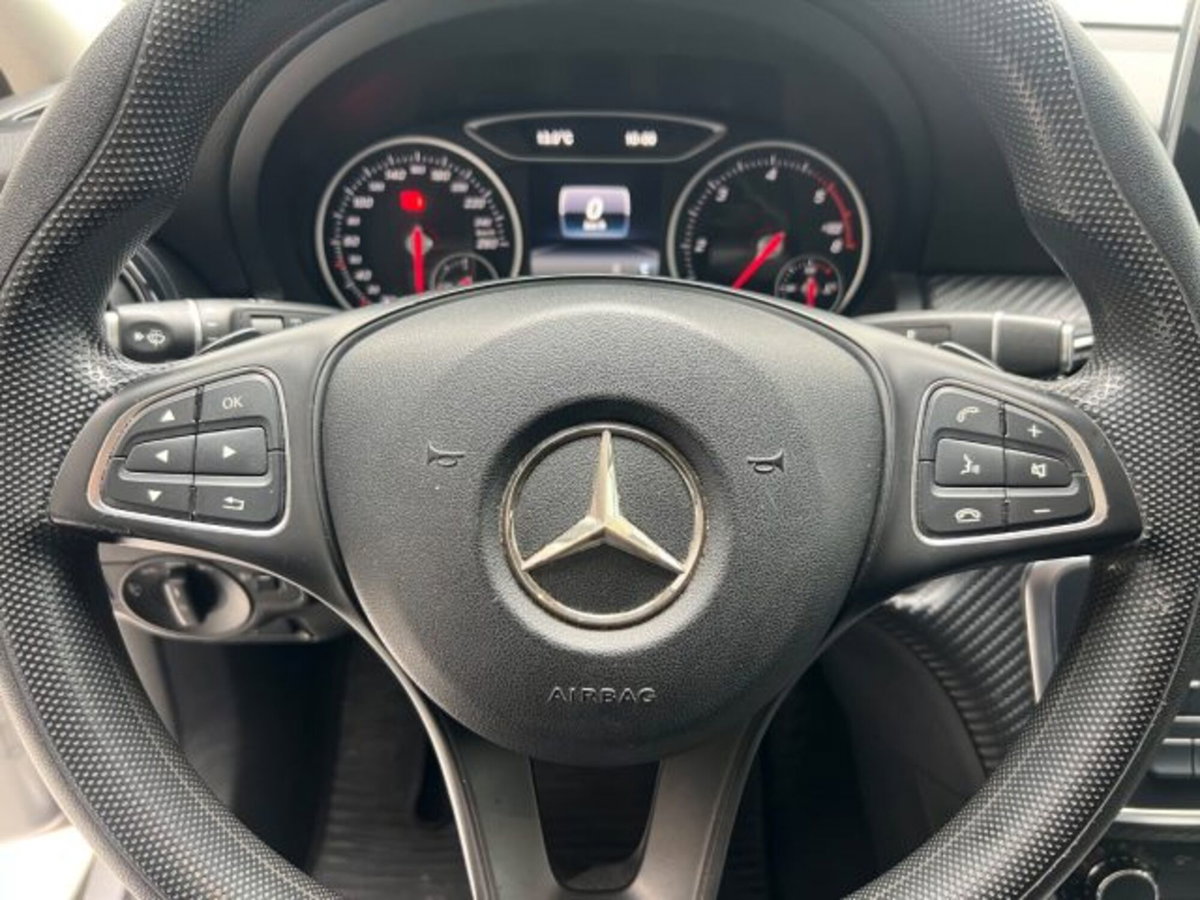 Mercedes-Benz GLA SUV 180 d Business (13)