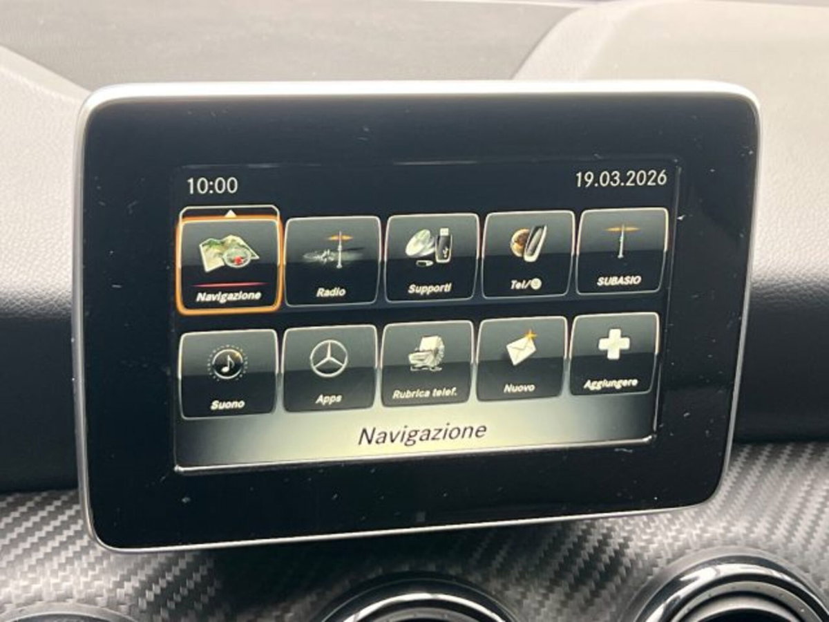 Mercedes-Benz GLA SUV 180 d Business (16)
