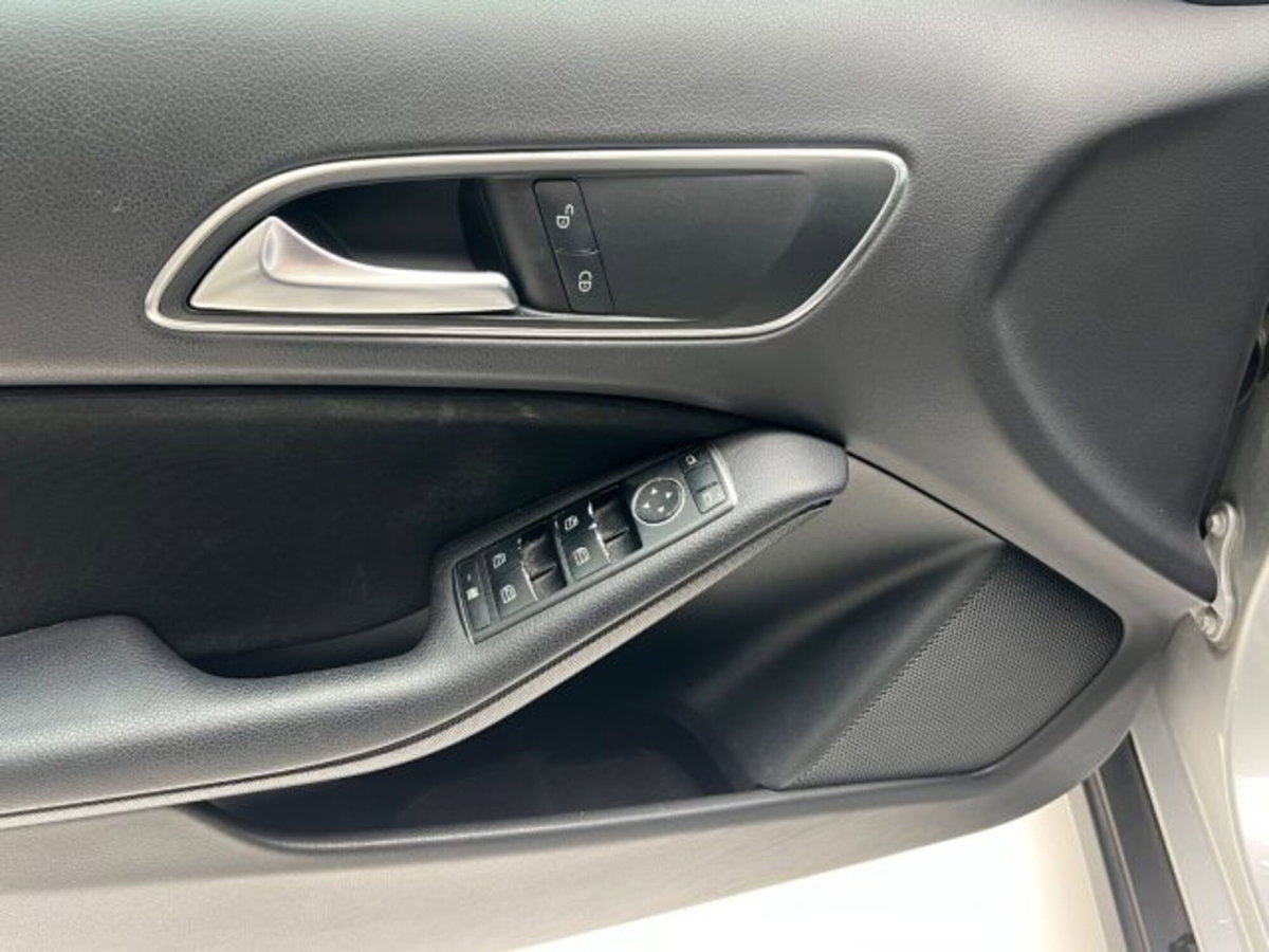 Mercedes-Benz GLA SUV 180 d Business (19)
