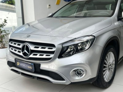 Mercedes-Benz GLA SUV 180 d Business (2)
