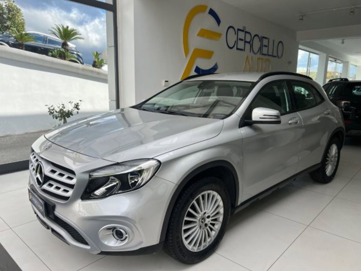 Mercedes-Benz GLA SUV 180 d Business (3)