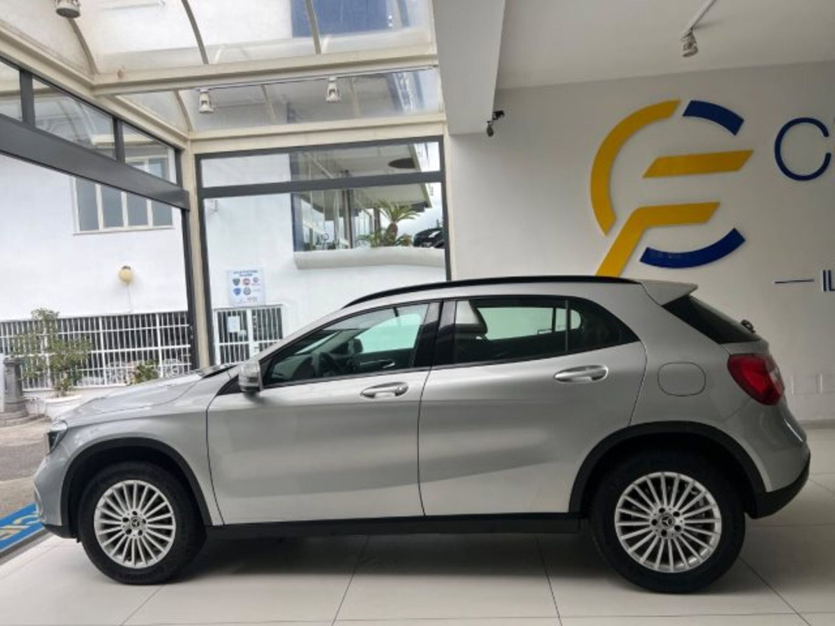 Mercedes-Benz GLA SUV 180 d Business (4)