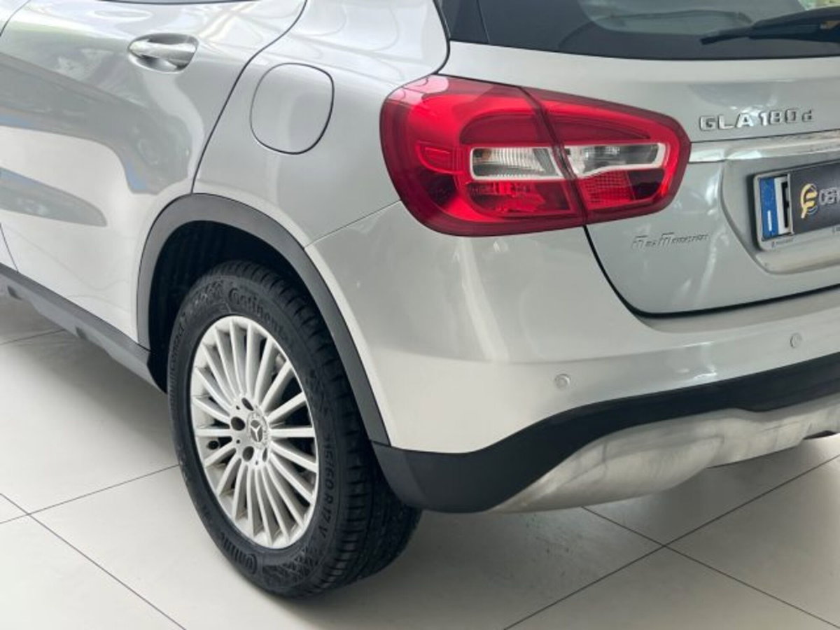 Mercedes-Benz GLA SUV 180 d Business (6)