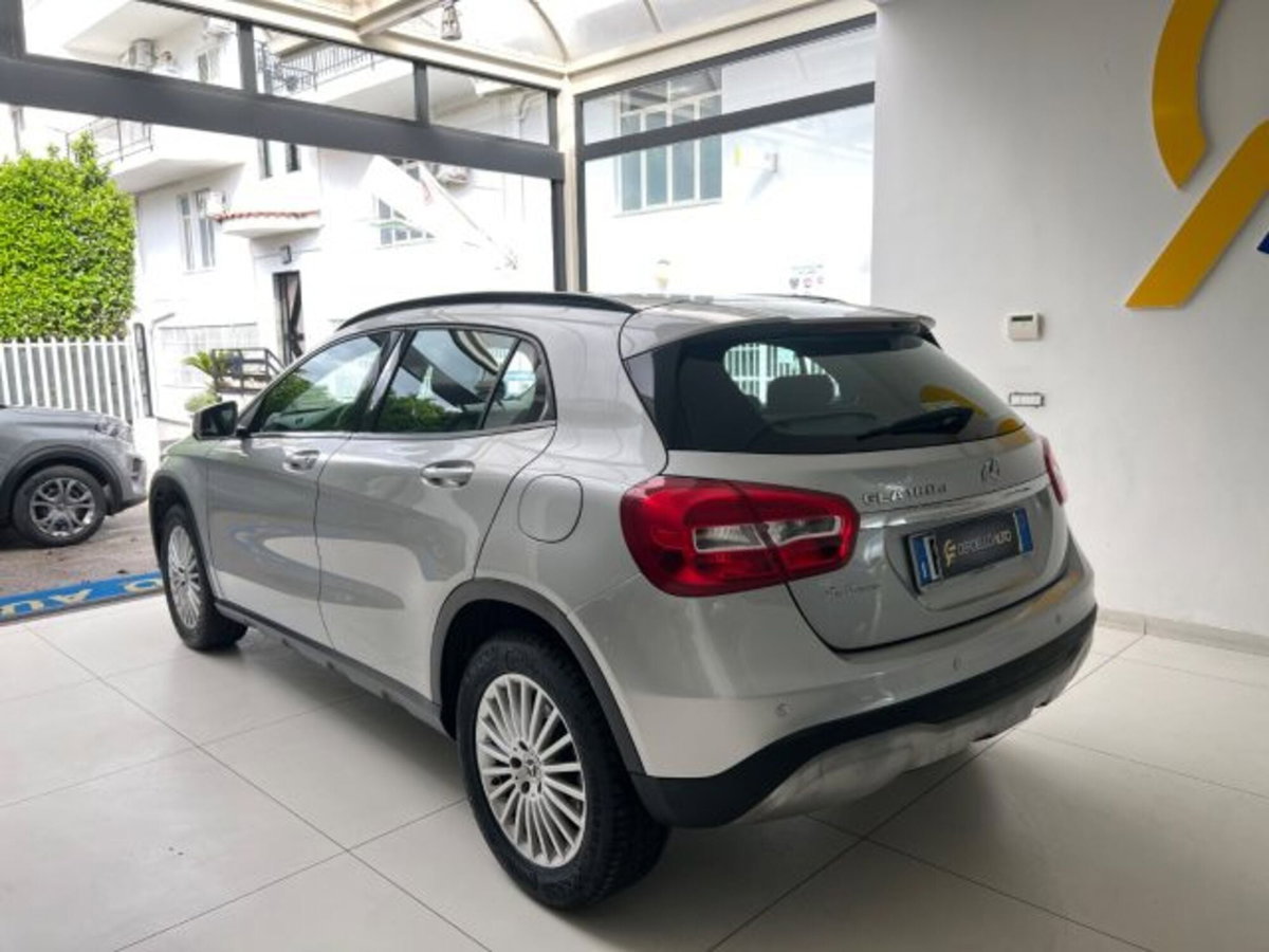 Mercedes-Benz GLA SUV 180 d Business (7)