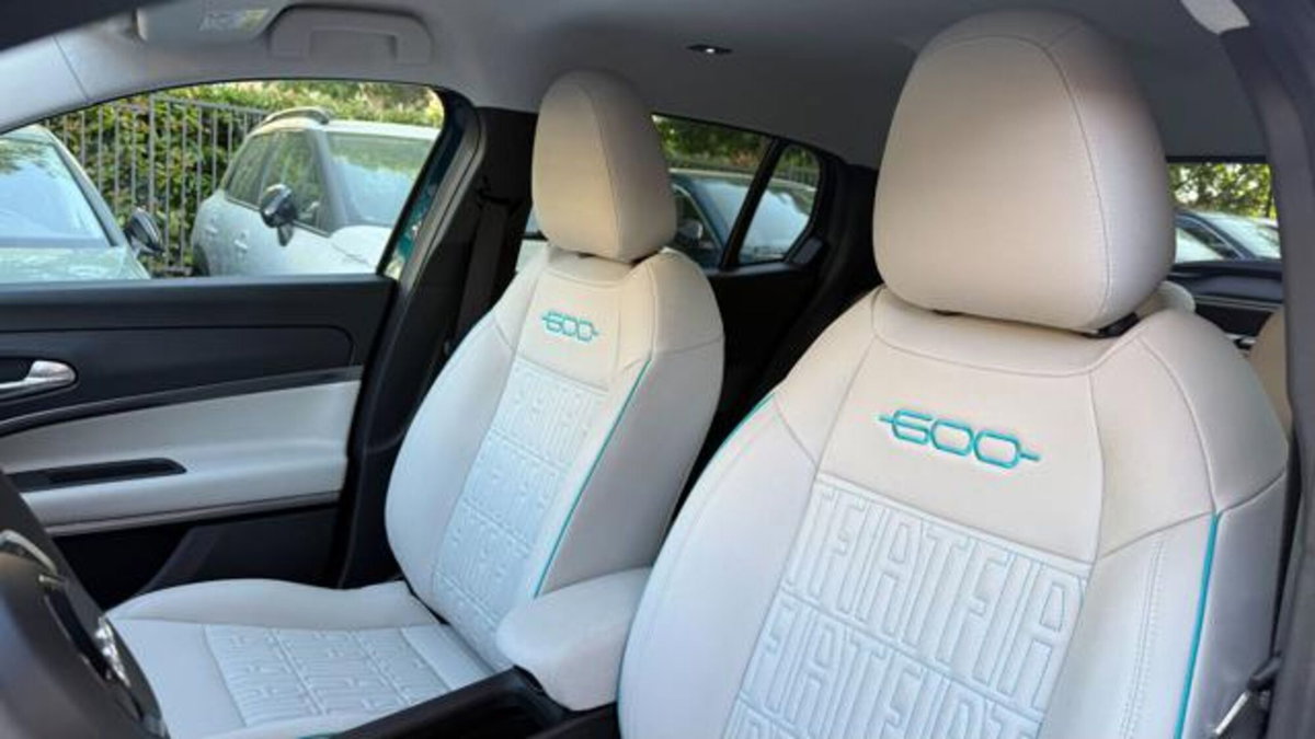 Fiat 600 1.2 hybrid La Prima 110cv auto (19)