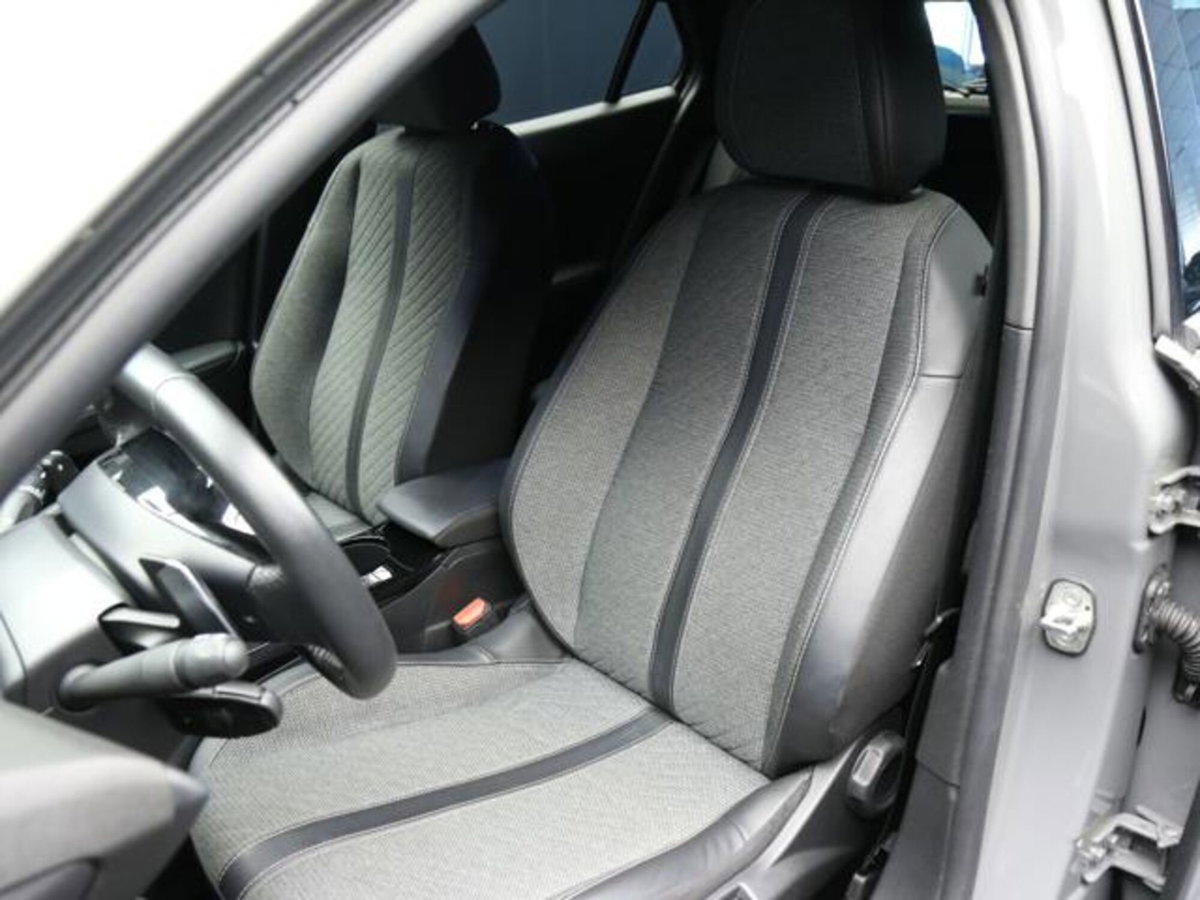 Peugeot 2008 PureTech 130 S&S EAT8 Allure Pack (4)
