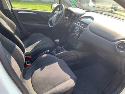 Fiat Punto 1.3 MJT II 75 CV 5 porte Lounge (9)
