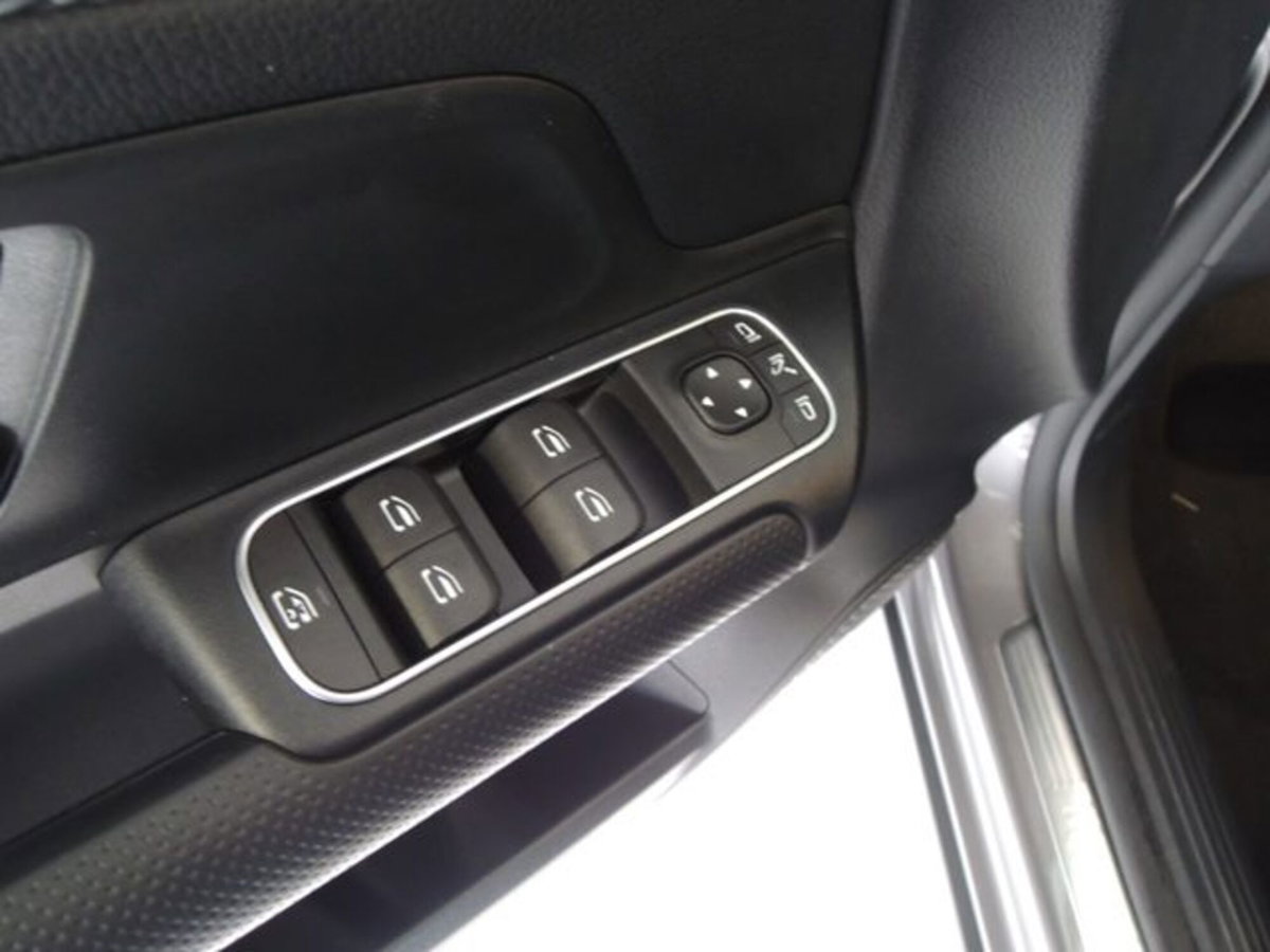 Mercedes-Benz GLA SUV 200 d Business Extra auto (13)