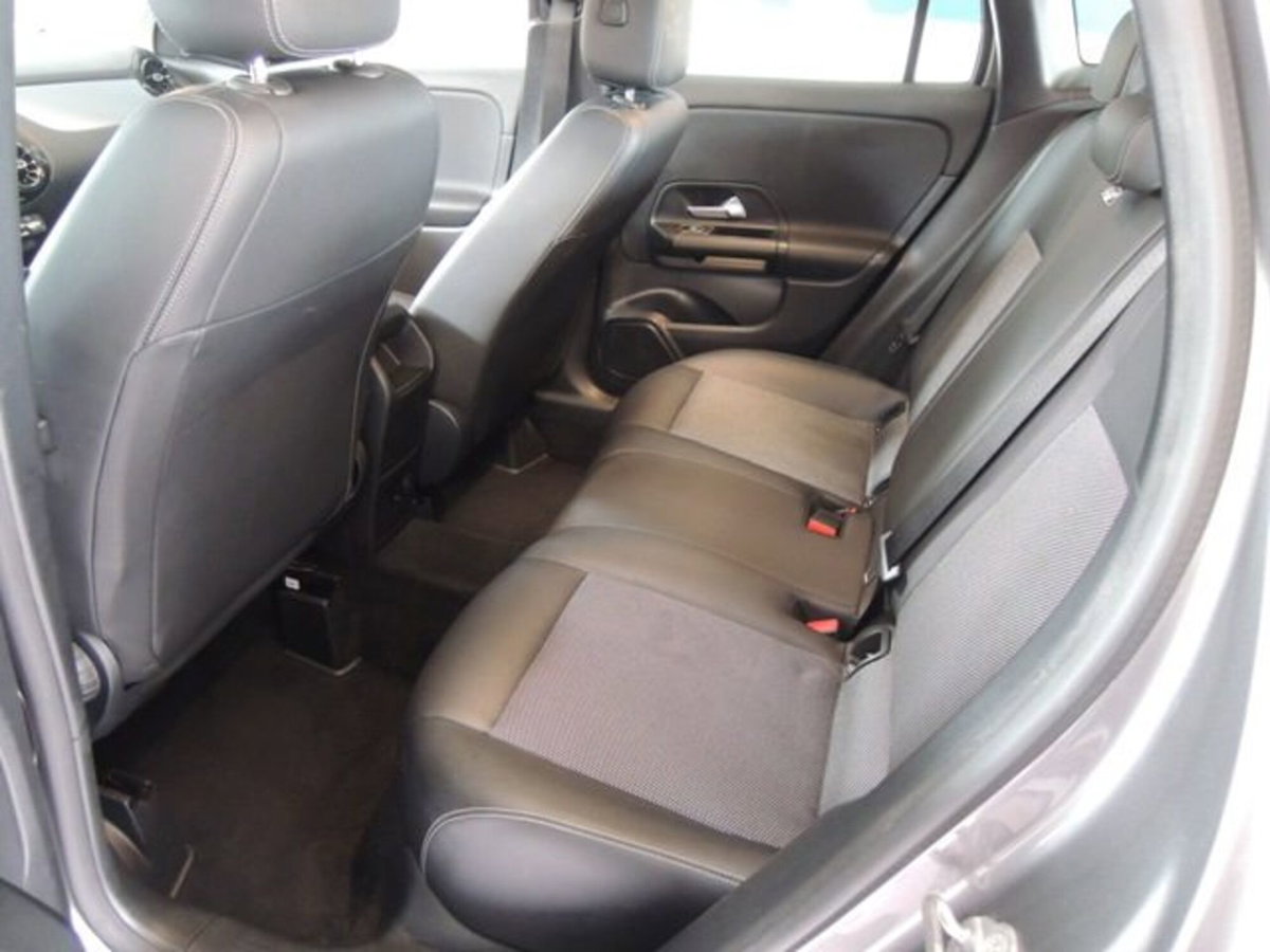 Mercedes-Benz GLA SUV 200 d Business Extra auto (14)