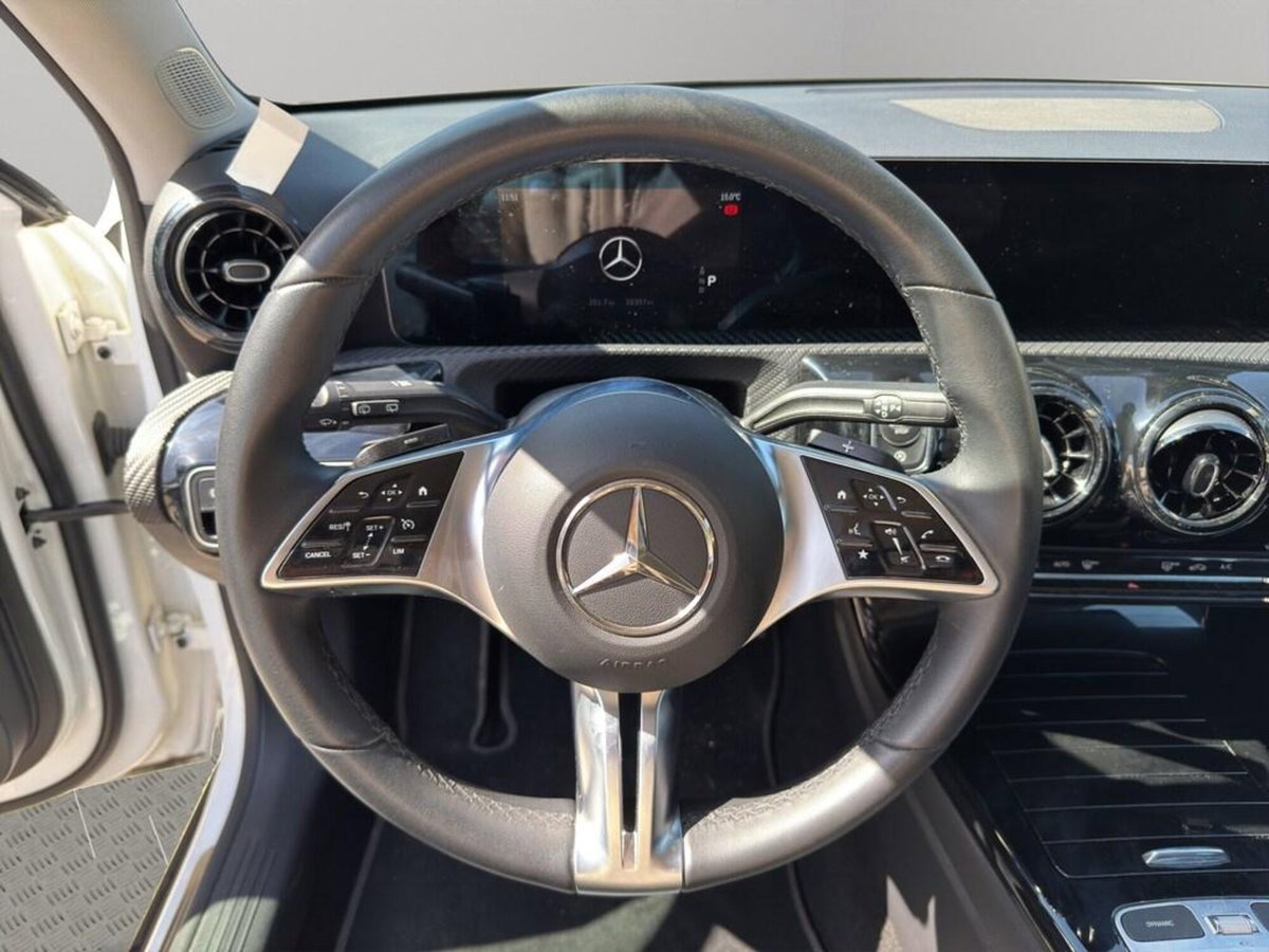 Mercedes-Benz Classe A 180 d Premium (10)