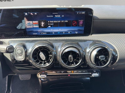 Mercedes-Benz Classe A 180 d Premium (12)