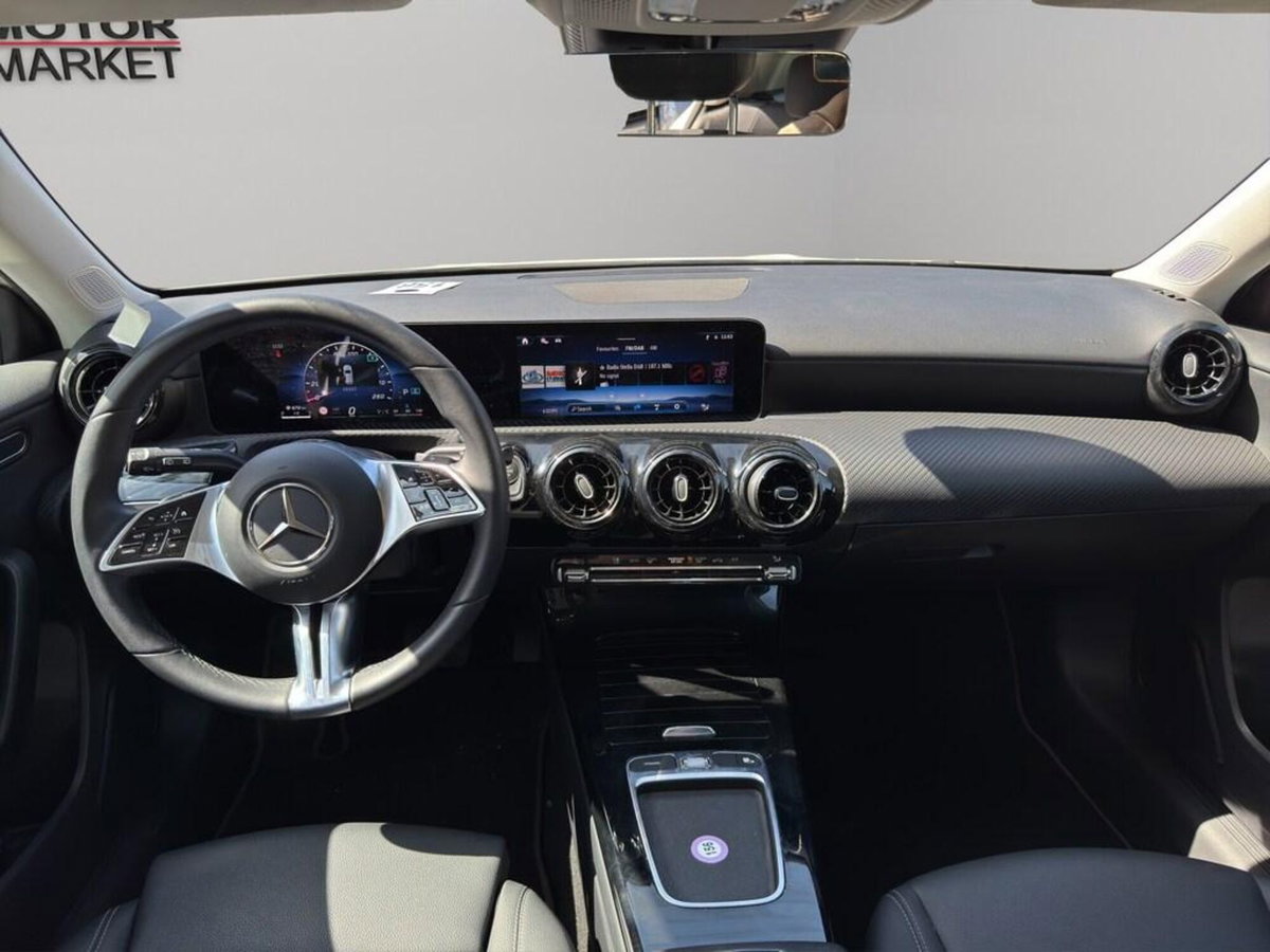 Mercedes-Benz Classe A 180 d Premium (14)