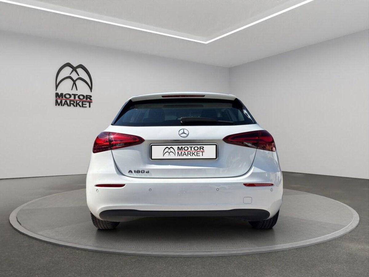 Mercedes-Benz Classe A 180 d Premium (6)