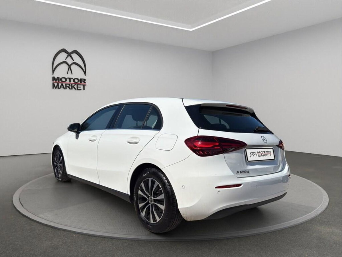 Mercedes-Benz Classe A 180 d Premium (8)