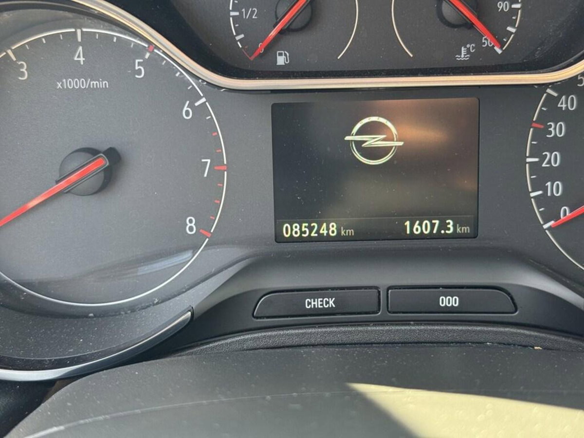 Opel Grandland X 1.5 diesel Ecotec Start&Stop Elegance (9)