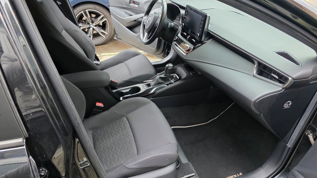 Toyota Corolla 1.8 Hybrid Business (10)