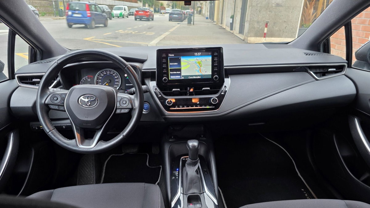 Toyota Corolla 1.8 Hybrid Business (16)