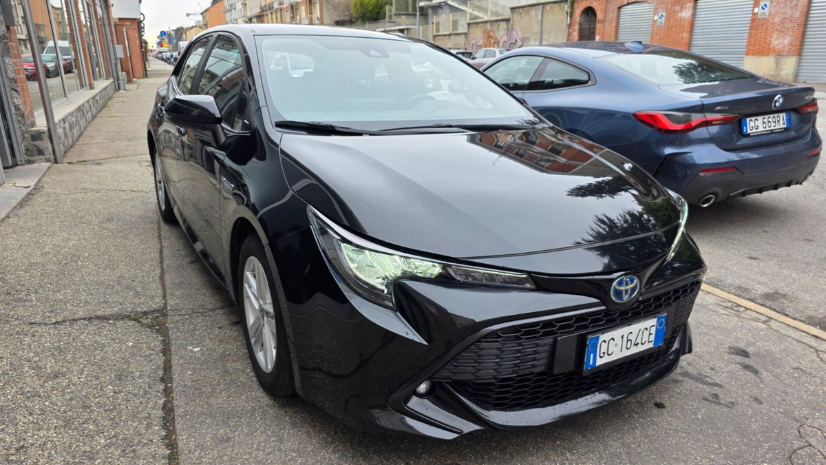 Toyota Corolla 1.8 Hybrid Business (17)