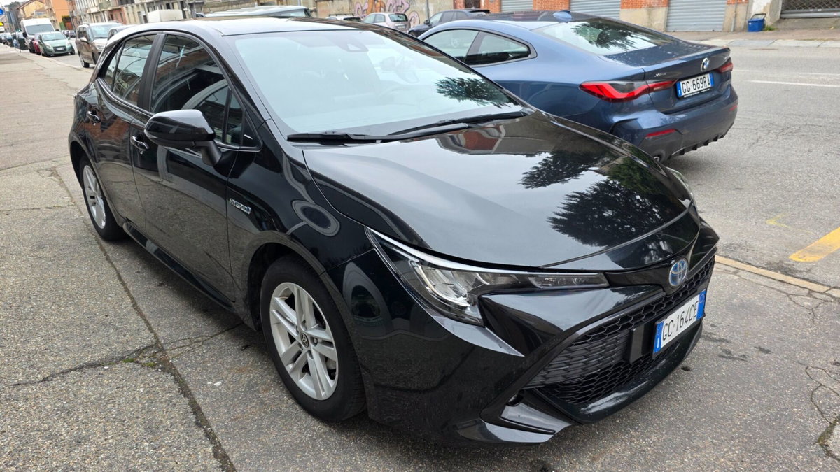 Toyota Corolla 1.8 Hybrid Business (3)