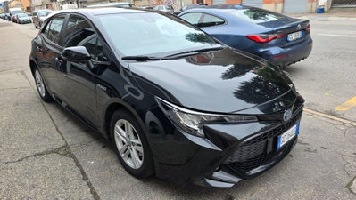 Toyota Corolla 1.8 Hybrid Business (3)