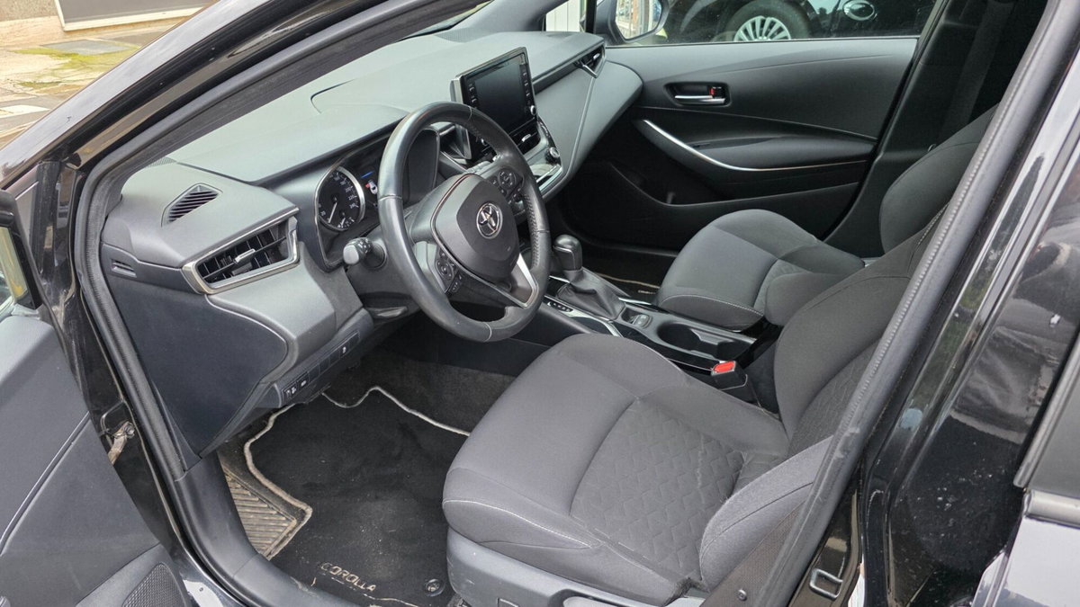 Toyota Corolla 1.8 Hybrid Business (7)
