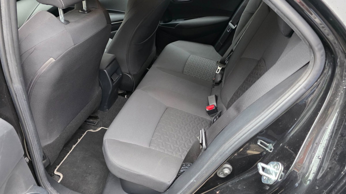 Toyota Corolla 1.8 Hybrid Business (8)