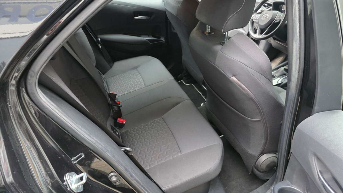 Toyota Corolla 1.8 Hybrid Business (9)