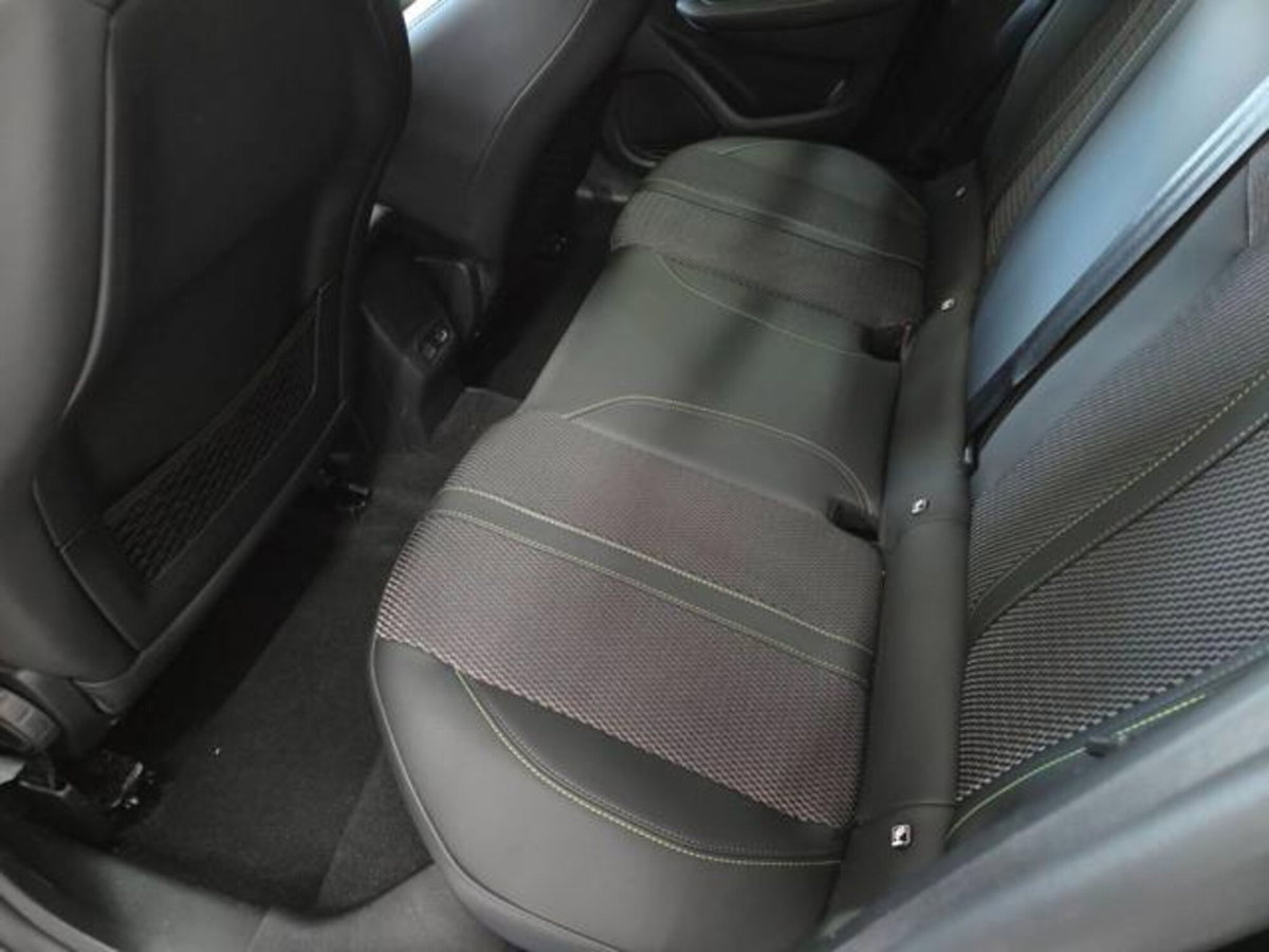 Peugeot 208 PureTech 100 Stop&Start 5 porte GT (9)