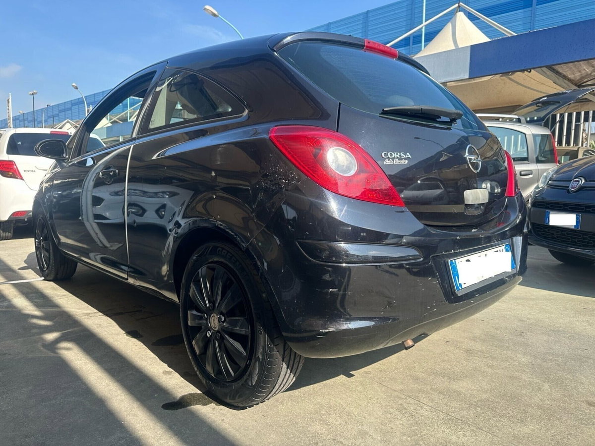 Opel Corsa 1.0 12V 3 porte Club (4)