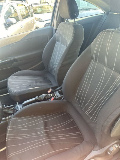 Opel Corsa 1.0 12V 3 porte Club (6)