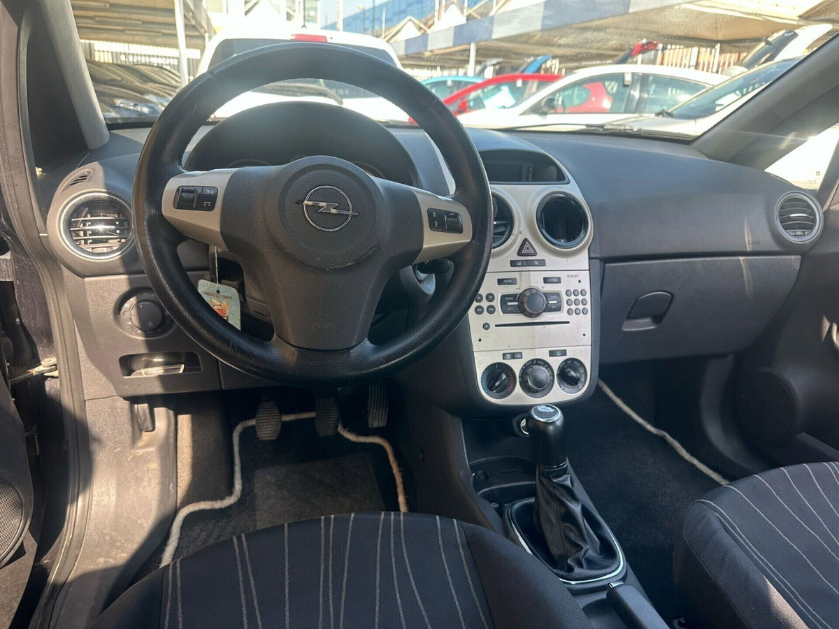 Opel Corsa 1.0 12V 3 porte Club (8)