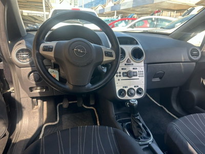 Opel Corsa 1.0 12V 3 porte Club (8)
