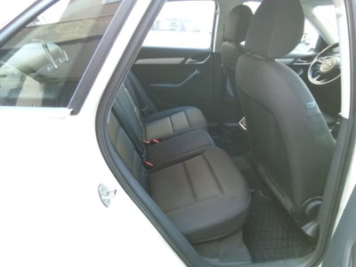 Audi Q3 2.0 TDI 120 CV Business (12)