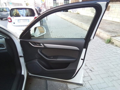 Audi Q3 2.0 TDI 120 CV Business (13)
