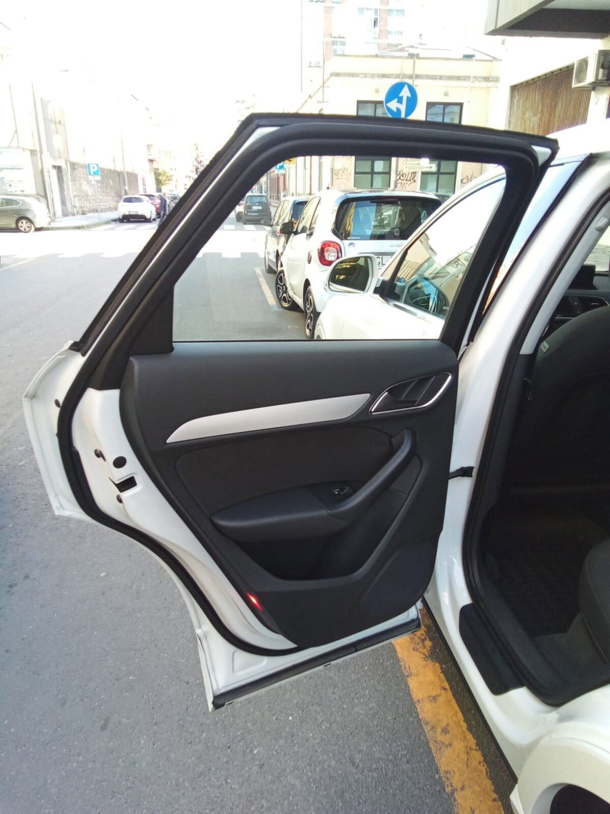 Audi Q3 2.0 TDI 120 CV Business (14)